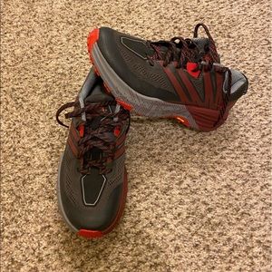 HOKA ONE ONE SPEEDGOAT 3 NEW WITHOUT TAGS